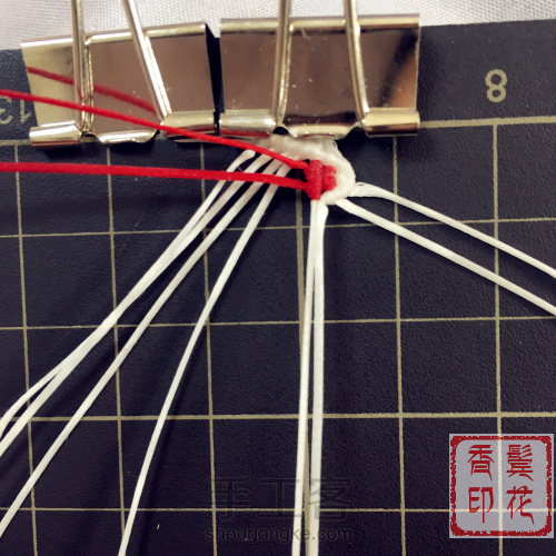 很彩虹的一款手绳 第9步