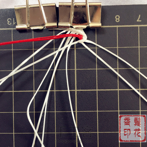 很彩虹的一款手绳 第8步