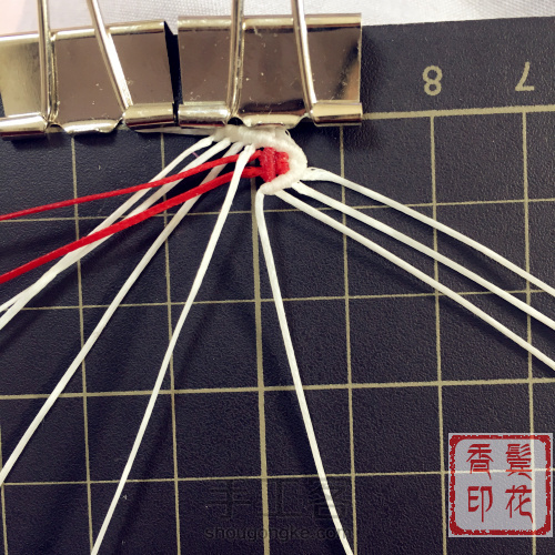 很彩虹的一款手绳 第10步