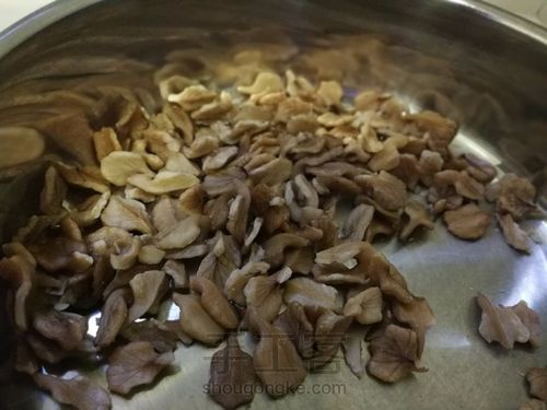 香气四溢的松子果仁酥糖 第2步