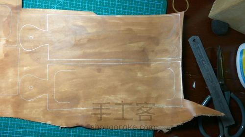 镶嵌蛇皮驾驶证套 第3步