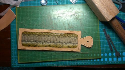 镶嵌蛇皮驾驶证套 第9步