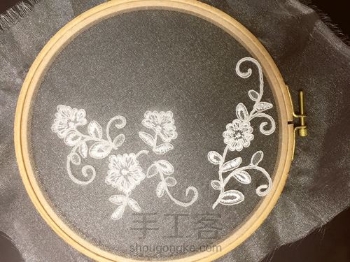 钉珠 —— 蕾丝与串珠的结合 第2步