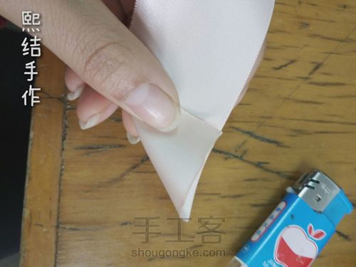 手捧花之丝带玫瑰 第3步