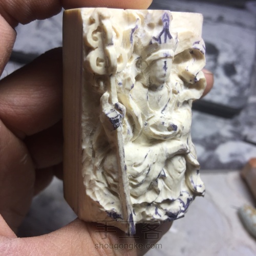 猛犸象牙作品《地藏王》雕刻过程 第12步