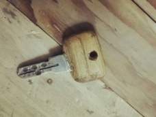 给钥匙换个木头柄