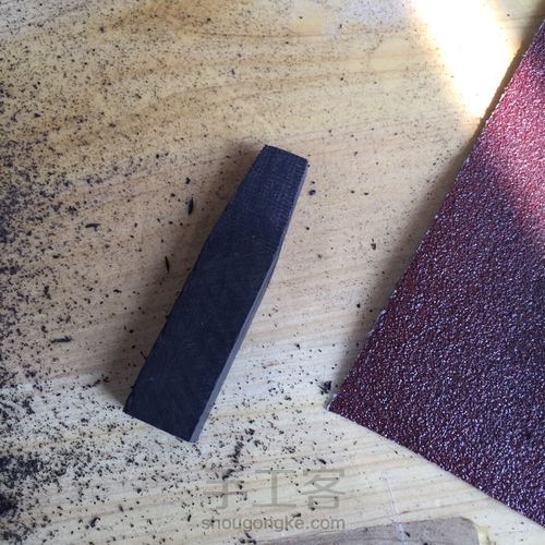 嵌入字母吊坠 第2步