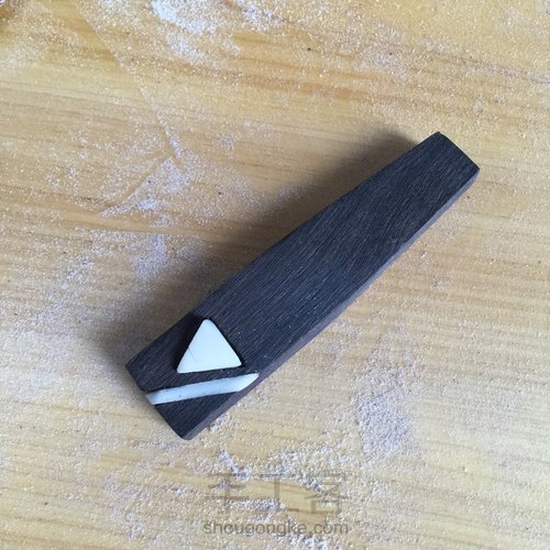 嵌入字母吊坠 第7步