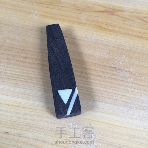 嵌入字母吊坠 第8步