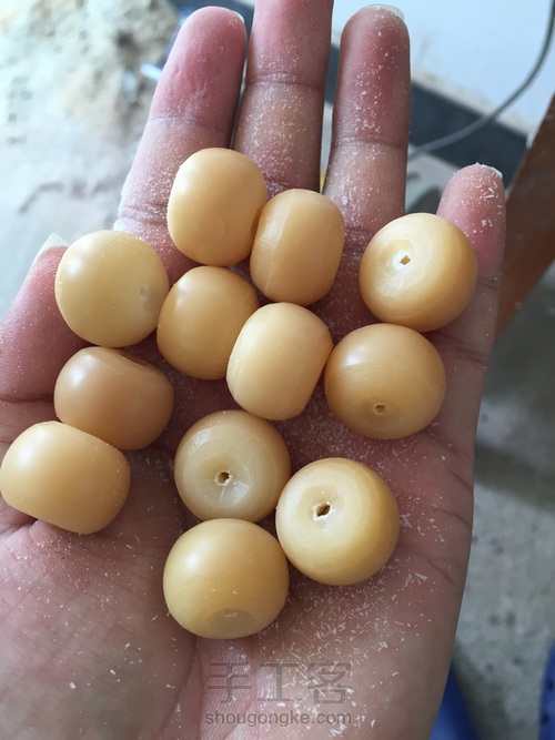 曾氏雕刻——风化菩提根南瓜手串 第4步