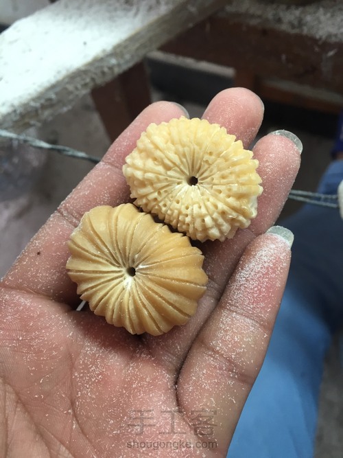 象牙果纯手工精雕——多瓣金刚 第22步