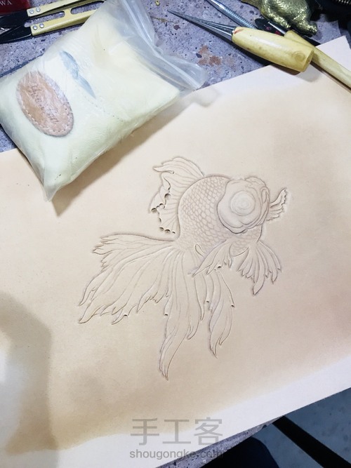 金鱼皮雕手拿包 第7步