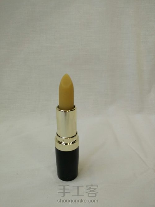 橄榄果滋润唇膏 第4步