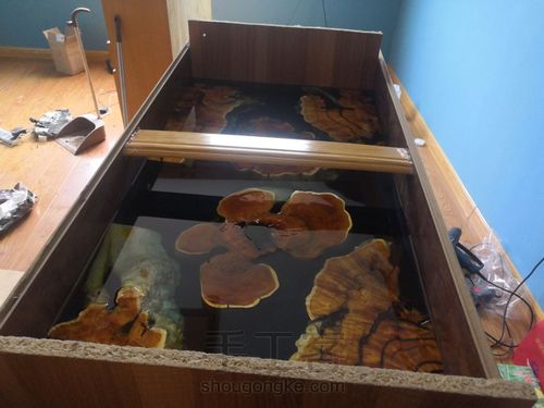 树脂木茶几面 第11步