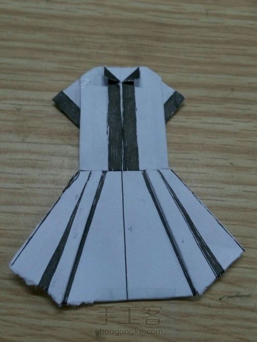 可爱的折纸小衣服（1） 第1步