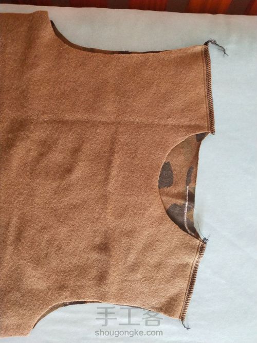 给男孩做一件落肩马甲吧！ 第1步