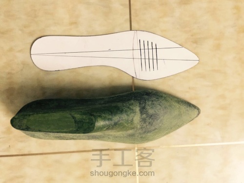 《蓝色大海的传说》李敏镐给人鱼全智贤买的小绿鞋制作过程。 第4步