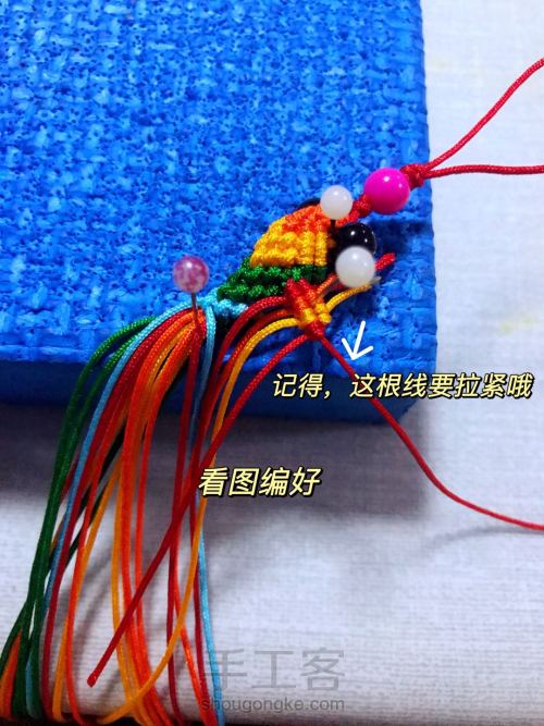 彩色小金鱼编织教程1 第20步