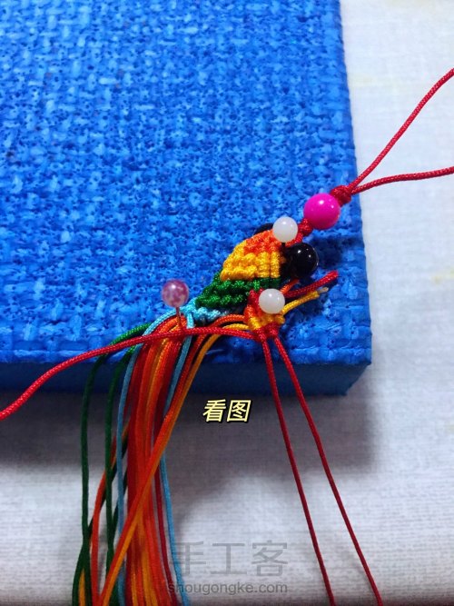 彩色小金鱼编织教程1 第21步