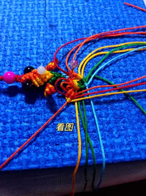 彩色小金鱼编织教程2 第5步