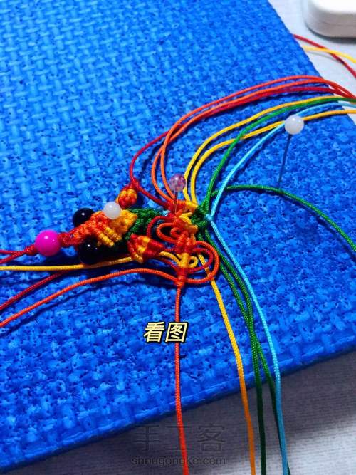 彩色小金鱼编织教程2 第6步