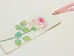 一支玫瑰的作画过程，画完打孔绑丝带做成书签，就让它绽放在书香气里。
