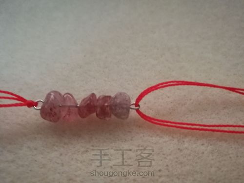 草莓晶碎石手链 第5步