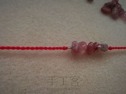 草莓晶碎石手链 第7步