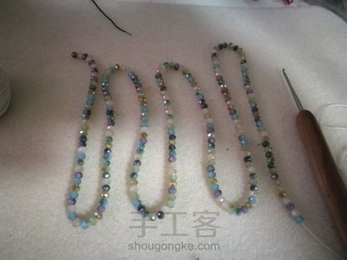一个不是很成功的串珠手镯 第2步