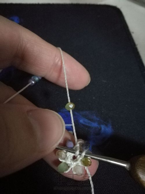 一个不是很成功的串珠手镯 第9步
