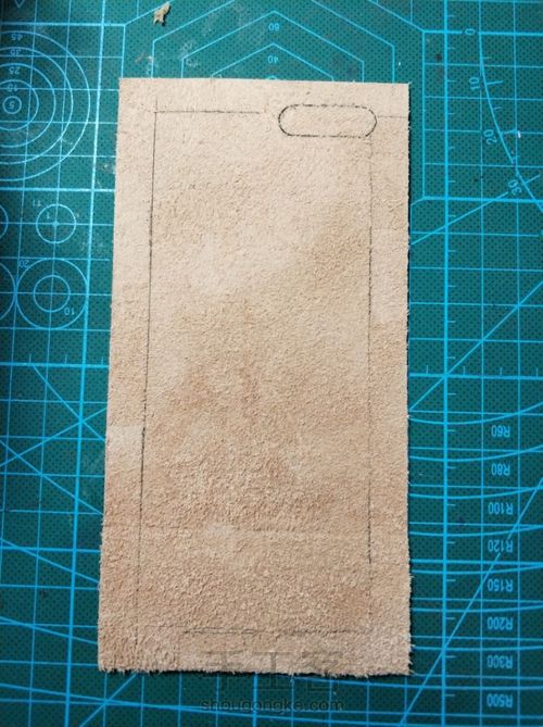 星空染色皮雕《爱的小熊》手机壳 第2步