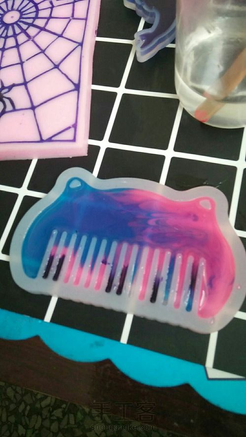 滴胶小梳子 第6步