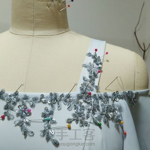 全手工珠绣礼服 第4步