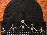 旧的冬帽，黑色 针织 土气。想要闪亮变身也简单，只要你肯缝缝缝！