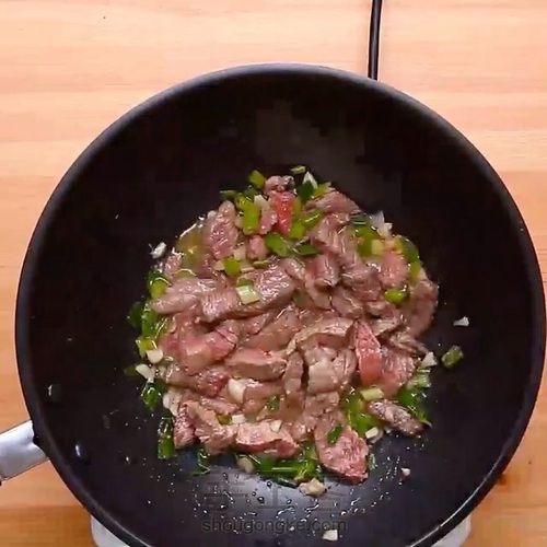超简单的牛肉炒面 第6步