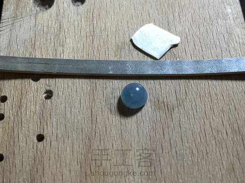 茄紫色翡翠的转运红绳 第2步