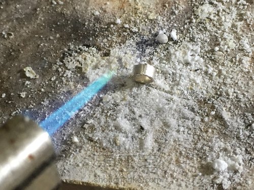 茄紫色翡翠的转运红绳 第4步