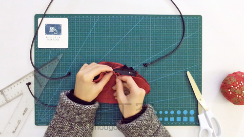 手工缝制儿童装饰小包包，“鼠”你最可爱 第26步