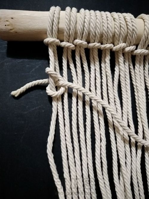 [挂毯]Macrame绳编挂毯 第2步