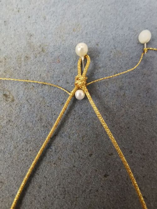 贝珠金色手环 第3步