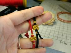 一款制作过程简单又线条优美的情侣手绳