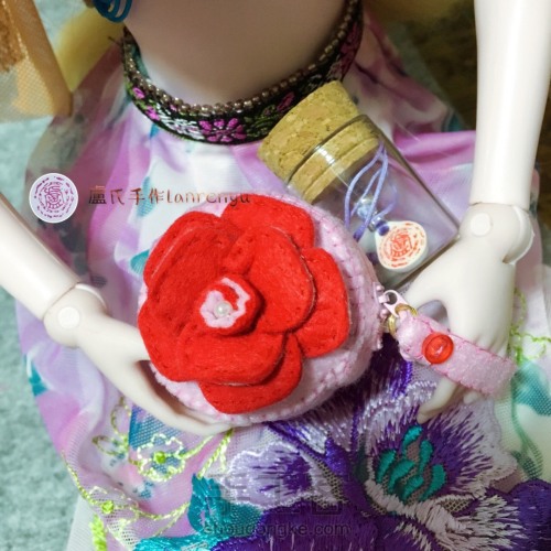 娃娃的迷你世界----不织布玫瑰花手拿包 第45步
