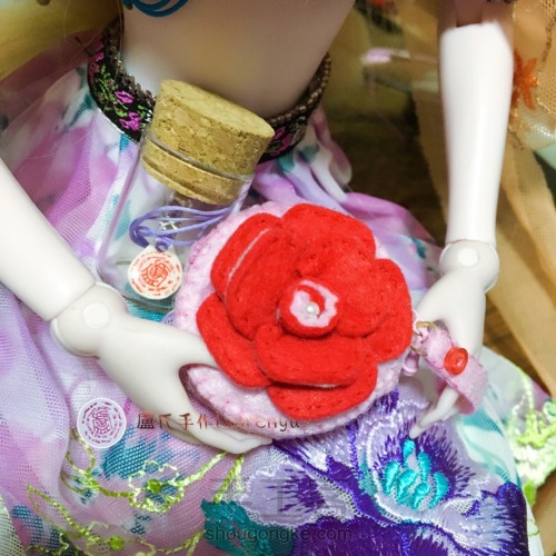 娃娃的迷你世界----不织布玫瑰花手拿包 第48步