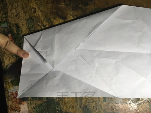 参加过大赛的飞60米的纸飞机 第7步