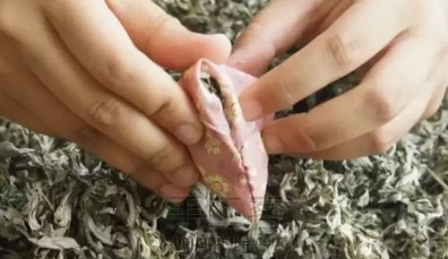 手工艾草香囊包制作全过程，让“艾”相伴 第5步