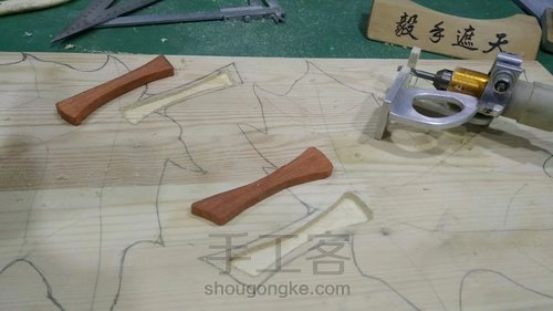 【木艺厨具】 树叶摆拍砧板制作 第7步