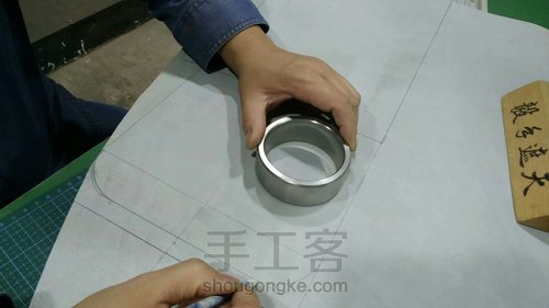 【手工皮艺】 十字纹简约斜挎包 第6步