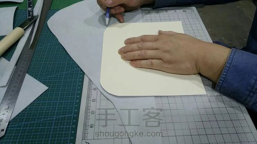 【手工皮艺】 十字纹简约斜挎包 第7步