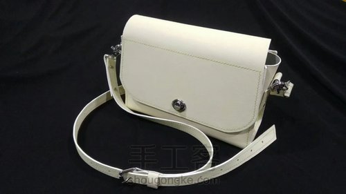 【手工皮艺】 十字纹简约斜挎包 第37步