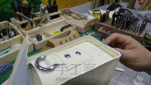 【手工皮艺】 十字纹简约斜挎包 第34步